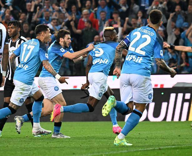 TA：切尔西的攻击线充满活力；巴萨需尽快找回去年的比赛强度（TA：蓝军锋线活力十足；巴萨亟需重现上赛季的比赛强度）