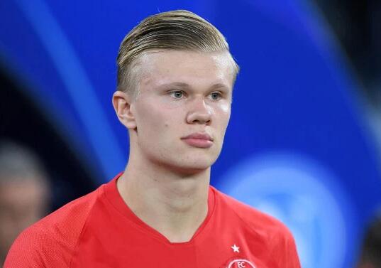 每体：巴萨不会为合同只剩半年的中卫付转会费，想来只能免签（每体：巴萨无意为合同剩半年的中卫支付转会费，若想加盟只能自由身）