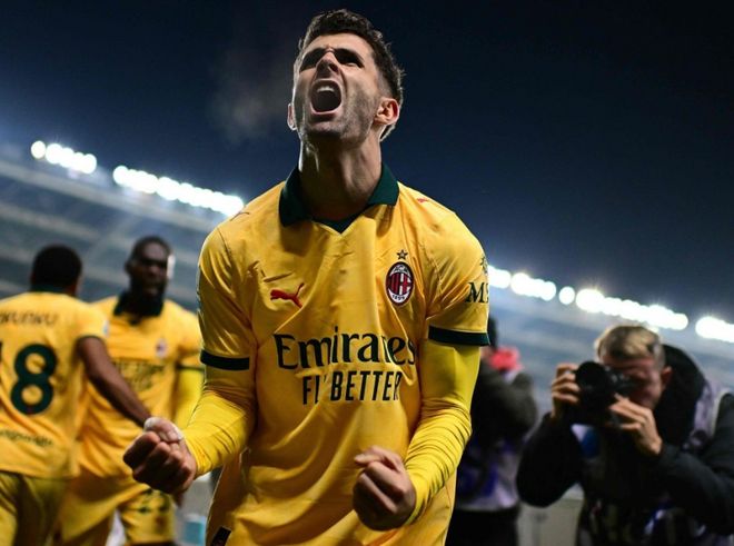 曼联的不稳定表现：马兹拉维的愤怒与反思（曼联起伏不定：马兹拉维的愤怒与自省）