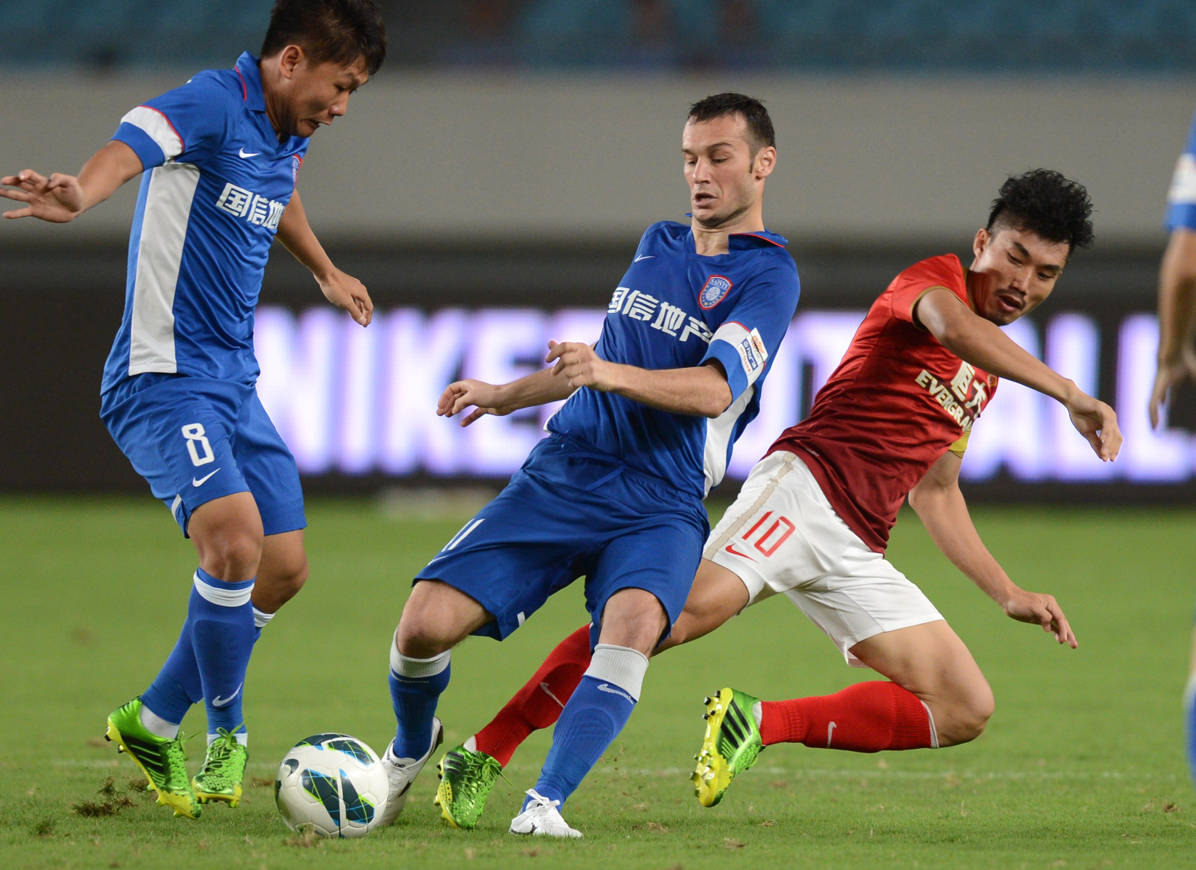 沙特联前瞻：利雅得新月两大将缺席，塞哈特海湾攻强守弱（沙特联前瞻：利雅得新月两主力无缘出战，塞哈特海湾攻强防弱）