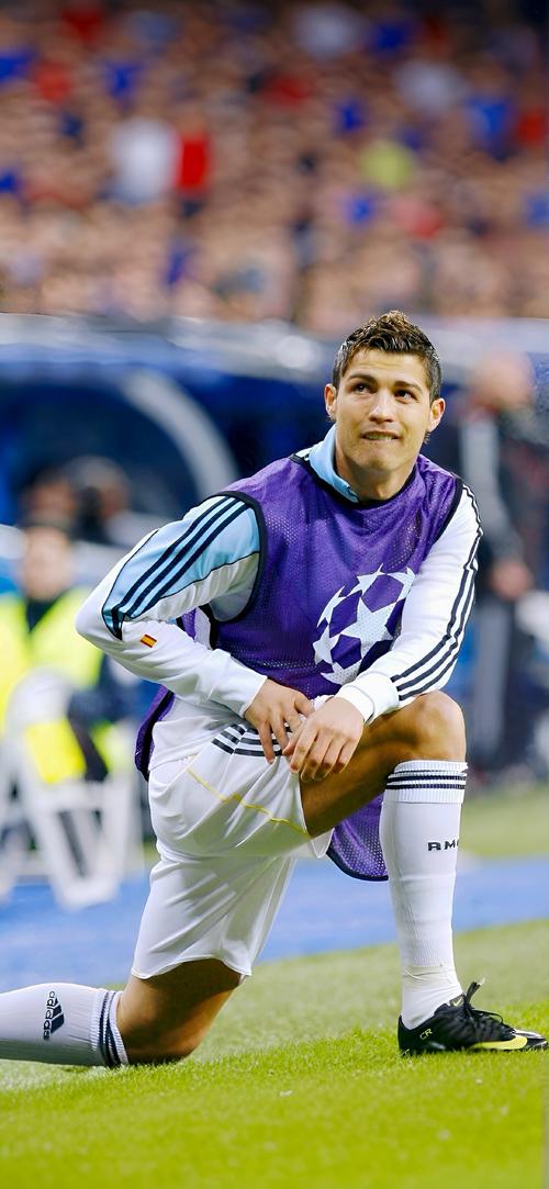 拉波尔特：C罗是个训练狂总喜欢加练；适应沙特生活是难一些（拉波尔特称C罗为训练狂人，总爱额外加练；坦言适应沙特生活有些困难）