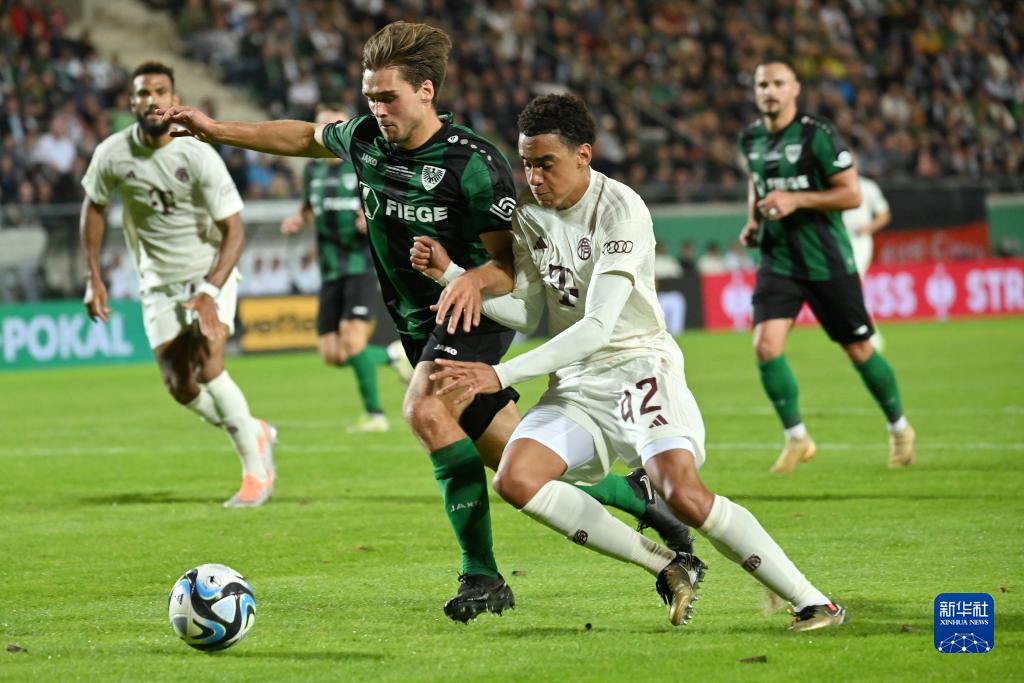 北青：新国足考虑1月初展开集训，分为国内国外两阶段进行（北青：新国足计划于1月初开启集训，分国内与海外两阶段进行）