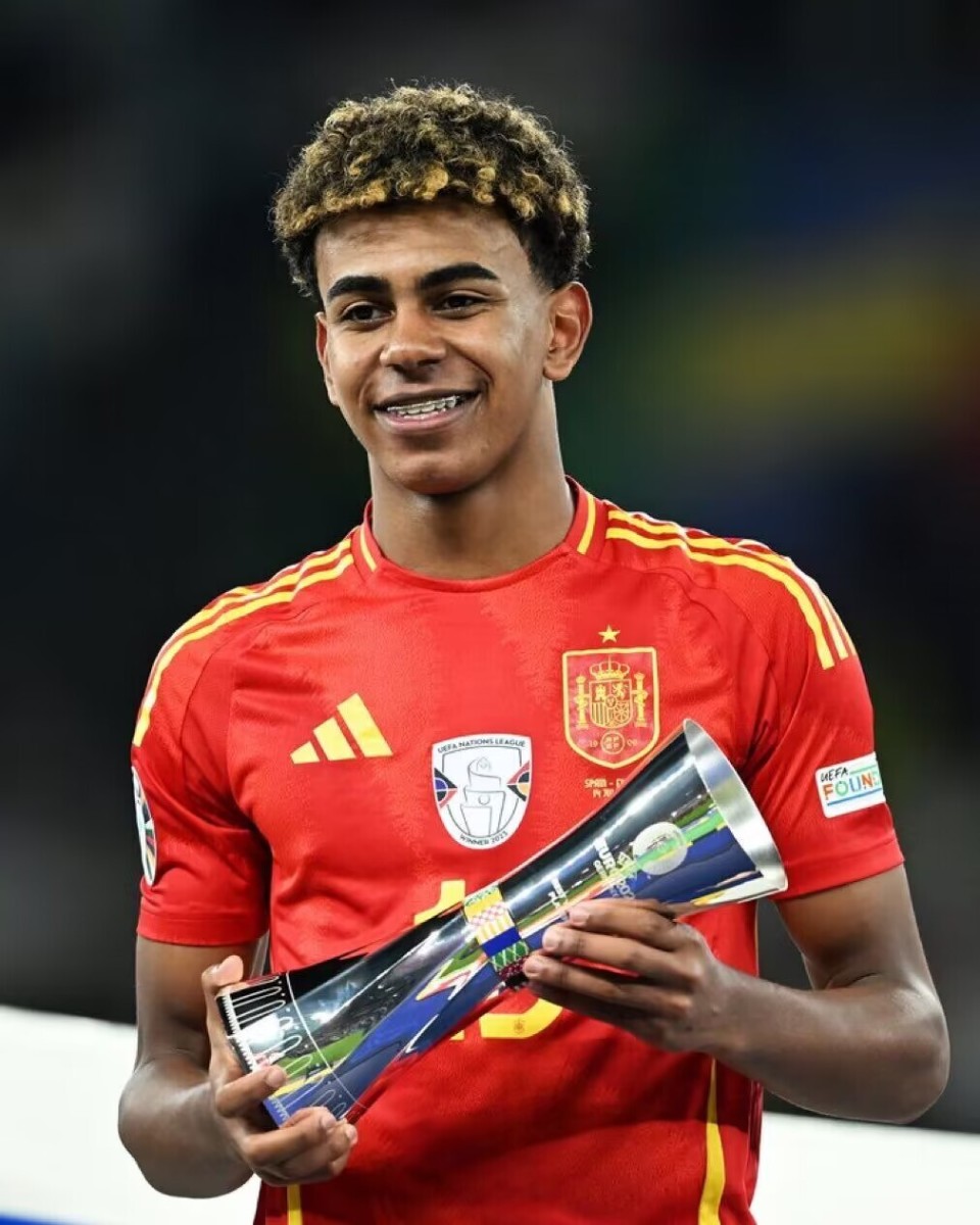 官方：葡萄牙主帅马丁内斯当选加泰罗尼亚足协年度最佳教练（加泰罗尼亚足协官宣：葡萄牙主帅马丁内斯荣膺年度最佳教练）