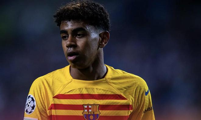 普利西奇成为英雄，AC米兰逆转都灵，重返意甲榜首（普利西奇一锤定音，AC米兰逆转击败都灵，重登意甲榜首）