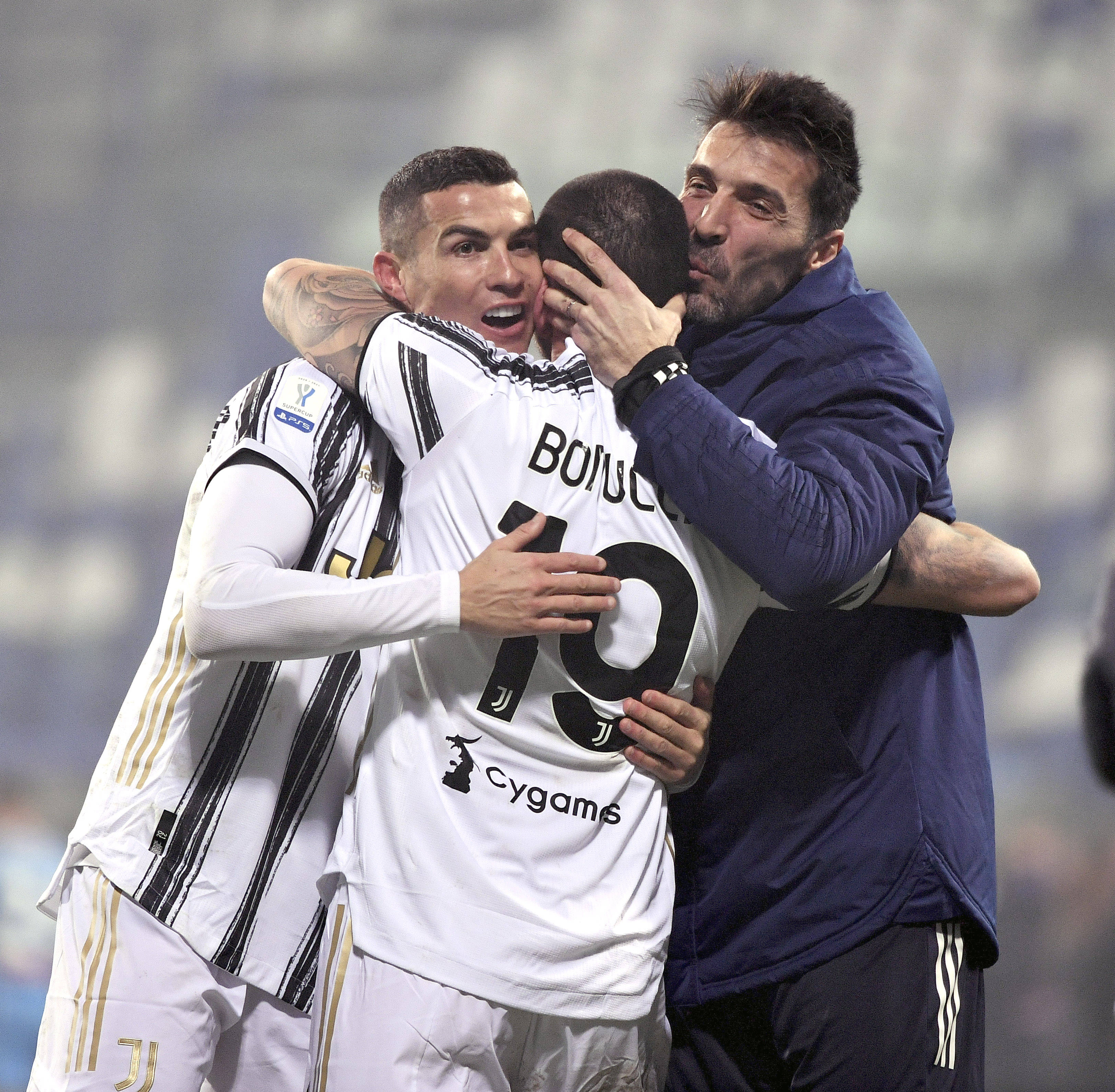 长春女足三停乌日古木拉：严重违约，挑战仲裁，因情感问题干扰球队（长春女足对乌日古木拉实施“三停”：被指严重违约、提起仲裁，情感纠纷波及球队）