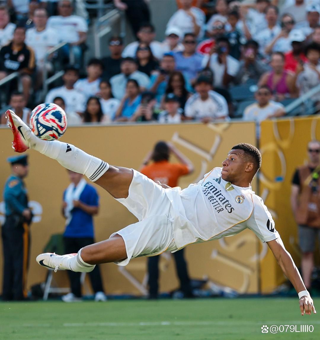 32岁津门虎王牌队长正式转会上港，亚冠首轮亮相柔佛引关注（32岁津门虎王牌队长官宣加盟上港，亚冠首轮对阵柔佛成焦点）