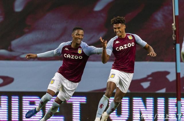 北京半场三分11中8，翟晓川&张才仁同砍11分（北京队半场三分11投8中，翟晓川与张才仁各得11分）