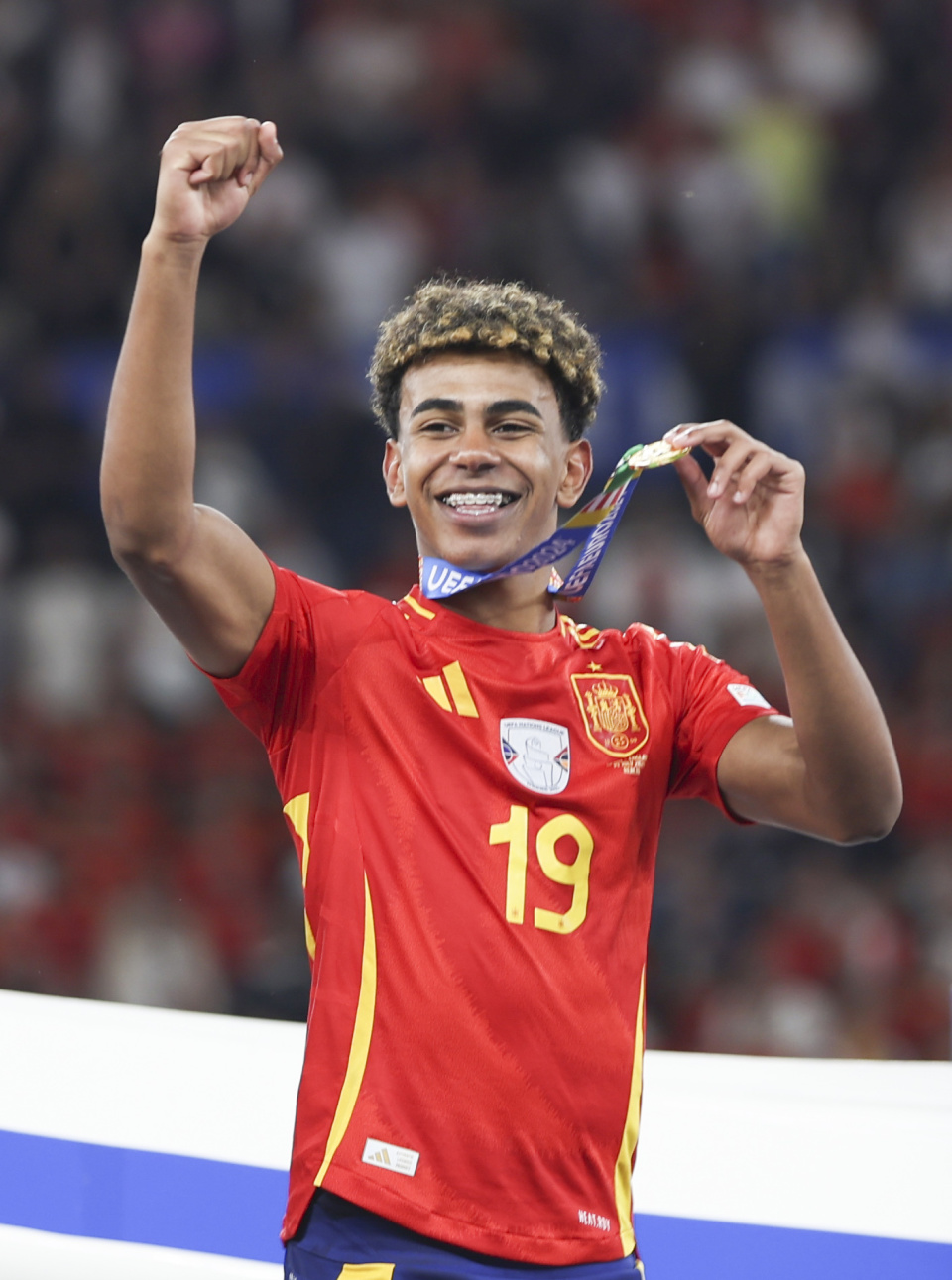 记者：B费受伤之后，梅努不会在冬窗离开曼联（记者称因B费伤缺，曼联今冬不会放走梅努）