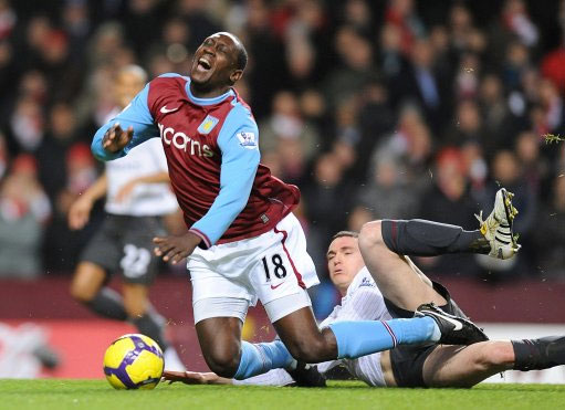 热刺官方：球员将在今天身穿中国香港特别印号球衣出战（热刺官宣：今日球员将穿着中国香港特别版印号球衣出战）