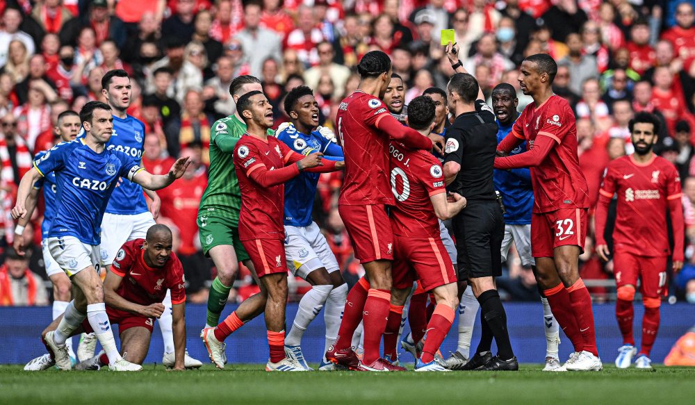 联赛深陷保级泥潭！官方：莱万特主帅卡莱罗下课（保级告急，莱万特官宣主帅卡莱罗下课）