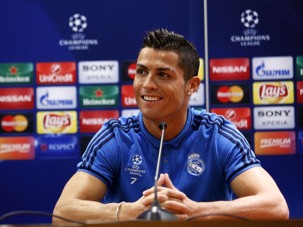 定了？老詹一到两年就退役？除非海外淘金还真差不多（老詹或1-2年内退役，除非转战海外淘金）