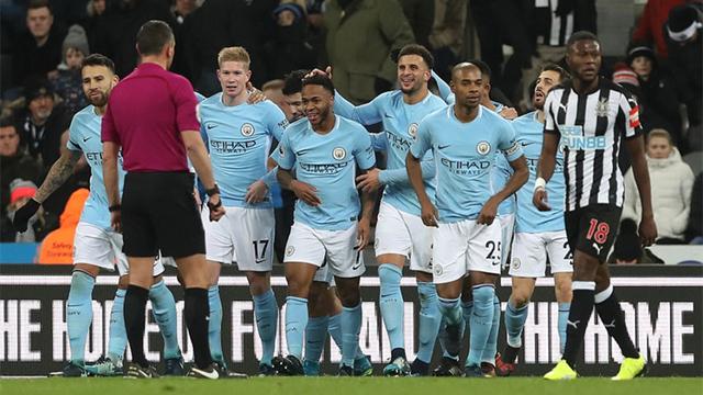 不服！萨拉赫：凯恩进球荒时媒体都相信他，轮到我就说去坐板凳（萨拉赫不满：凯恩进球荒照样被信任，到我这就要坐板凳？）